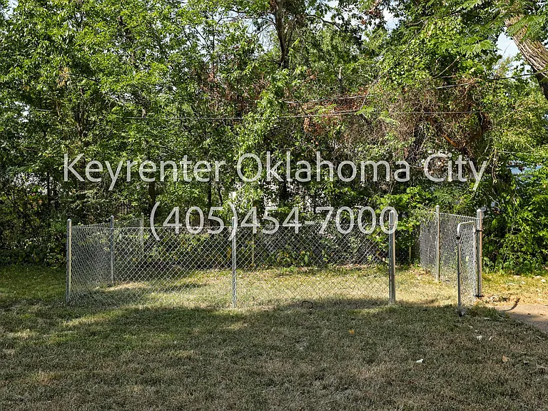 1524 Rowena Ln — Photo 39