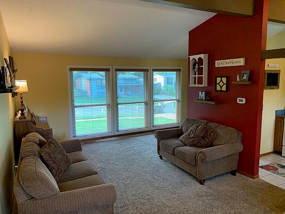 2nd image of 731 W Broadview Dr