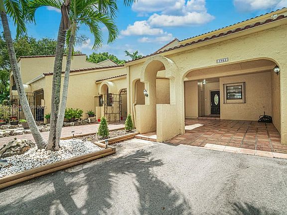 3rd image of 3962 Estepona Ave #5D2
