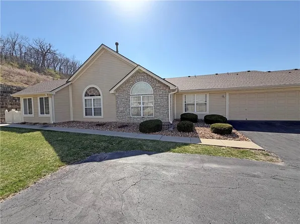 823 NE Devon Dr, Lees Summit, MO 64064