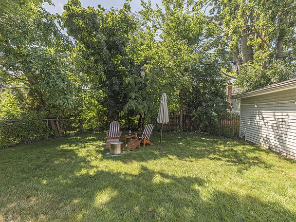 3rd image of 2041 Norfolk Ave