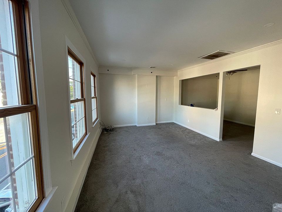 2nd image of 128 South St APT 202
