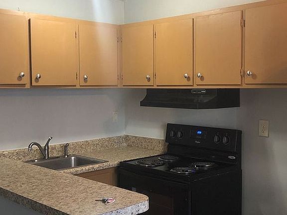 2nd image of 350 Fort Worth Ave APT 10