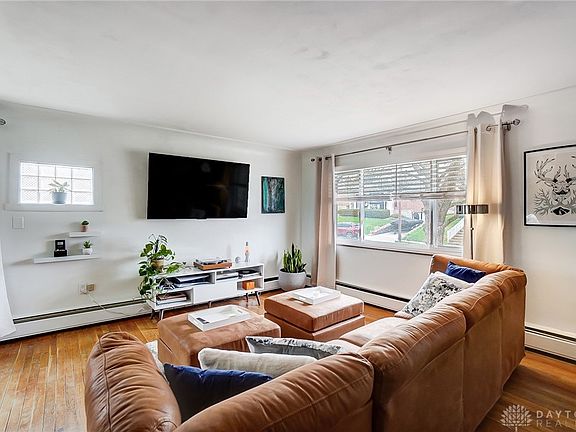 5th image of 2224 Varelman Ave