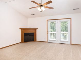 2953 Purple Blossom Cir APT 32, Swansea, IL 62226