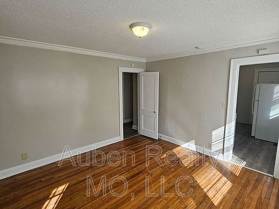 4th image of 5411 Harrison St #1F