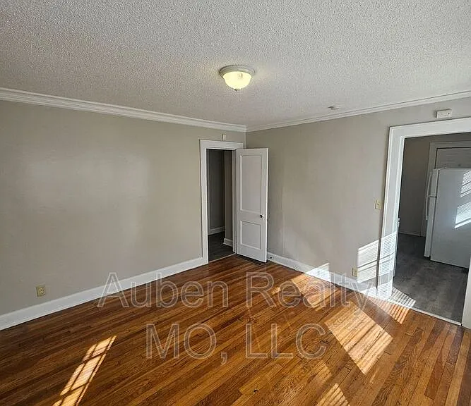 5411 Harrison St #1F — Photo 4