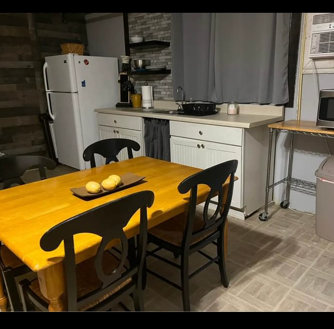 4 bed, 1350 sqft, $1,000 — Photo 4