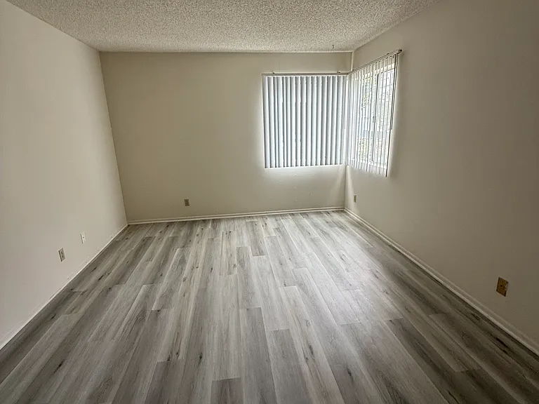 20309 Rue Crevier #573 — Photo 21