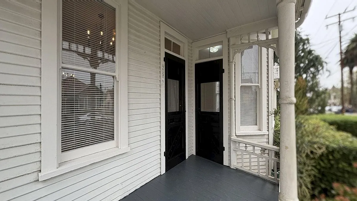 Building Photo - 256 Nordina St