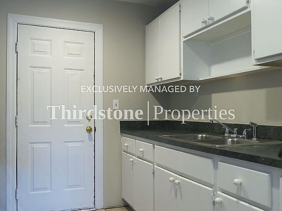 4th image of 481 E 44th St Unit B