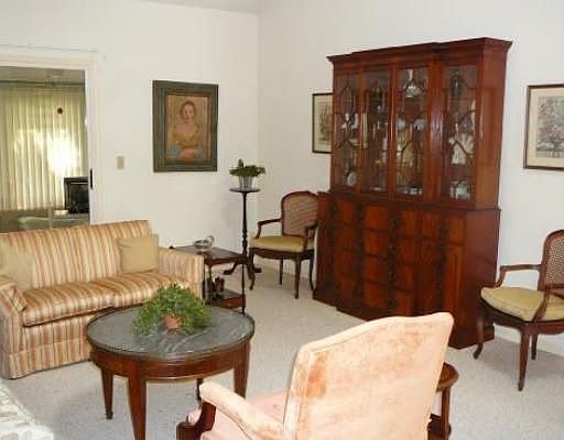 2nd image of 914 NE Sandalwood Pl
