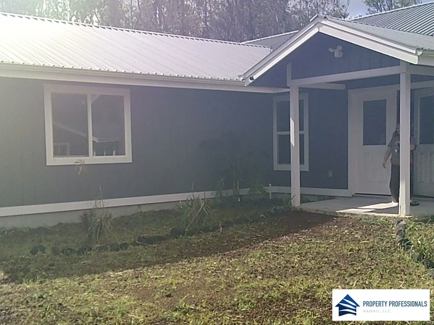 Custom house in Fern Acres on Paved Road — Photo 1