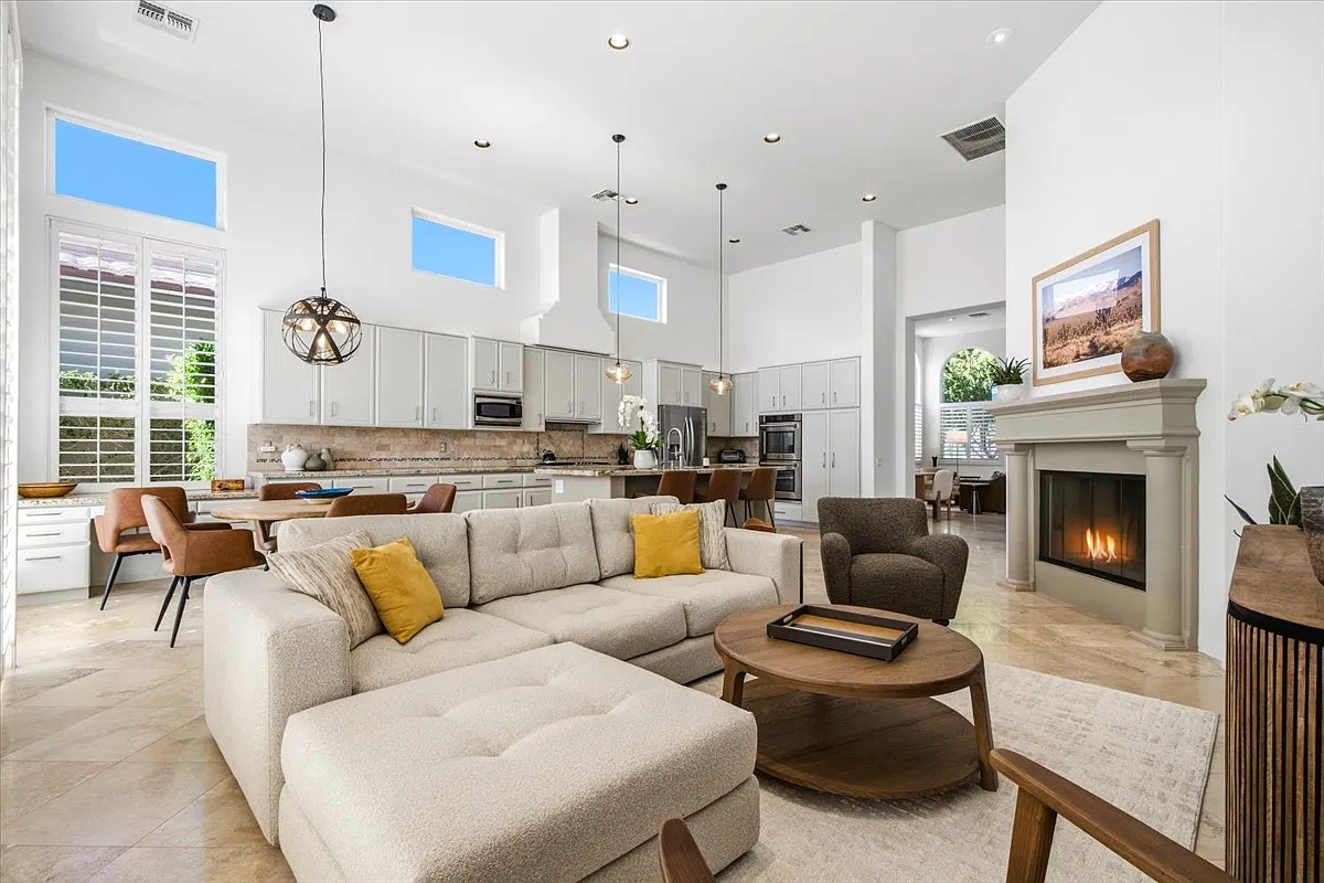 3 bed, 3.5 bath, 2924 sqft, $18,000 — Photo 4