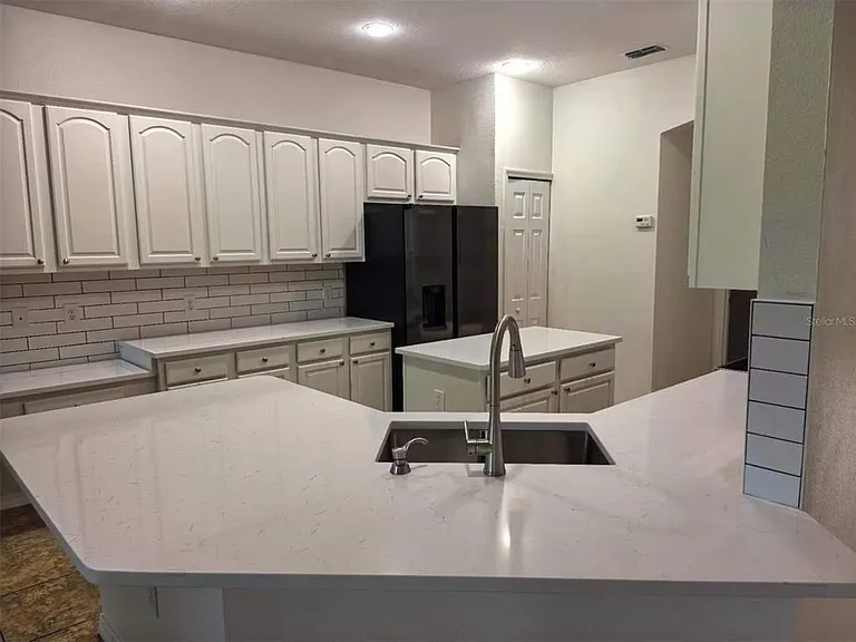 3520 Shorewood Dr — Photo 7