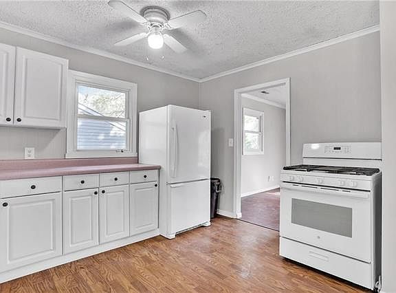 3rd image of 2134 Normandy Ln