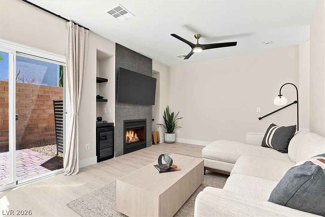 3 bed, 2.5 bath, 1610 sqft, $3,800 — Photo 1