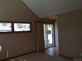 4th image of 4403 Elmhurst Ave