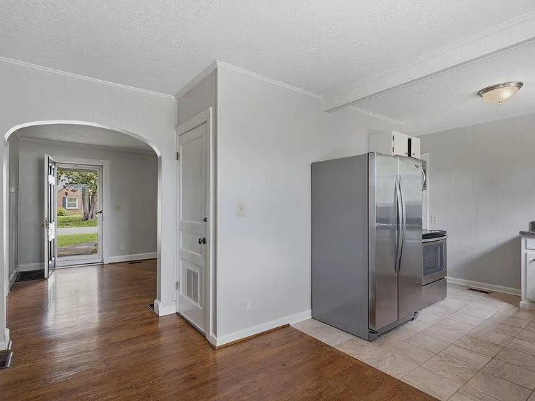 245 Thuss Ave — Photo 10