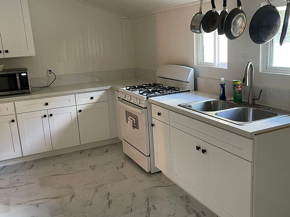 2nd image of 947 W Bishop St #3