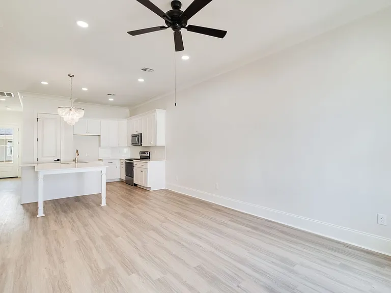 102 Perth Pl — Photo 25