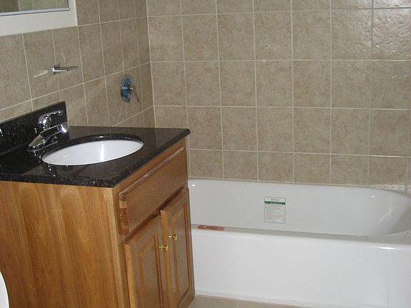 4th image of 70 Bank St Unit 3C