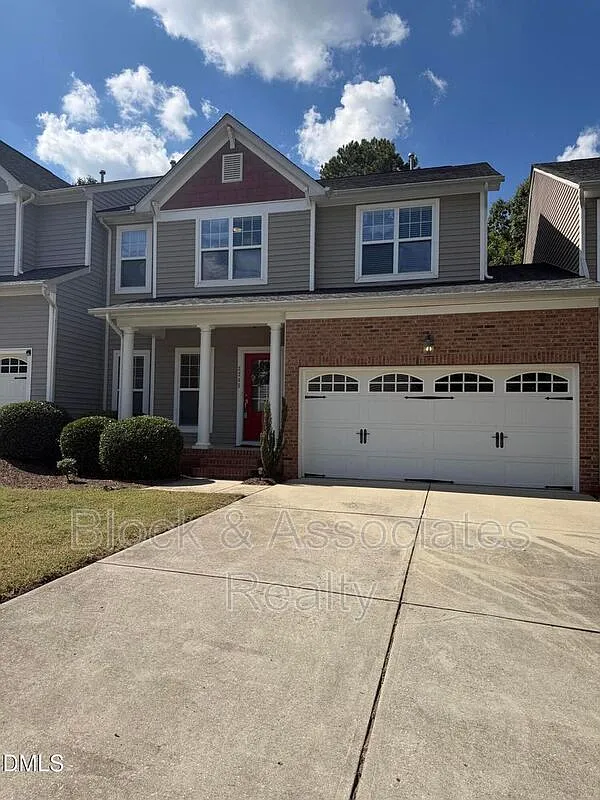3 bed, 2.5 bath, $2,199 — Photo 1