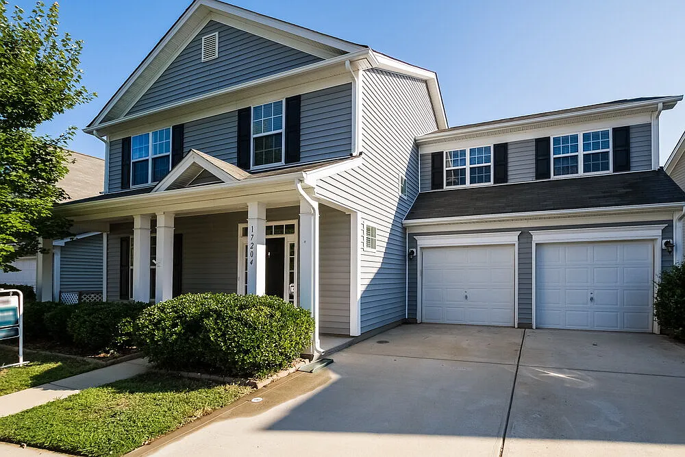 4 bed, 2.5 bath, 2075 sqft, $2,495 — Photo 2