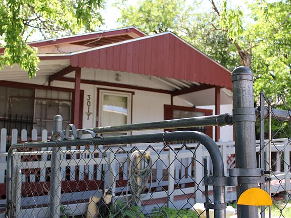 2nd image of 3017 Lyons Rd