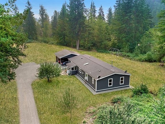 4 bedroom, 1.75 bathroom, office/den, mud/laundry room with a 24 x 24 carport