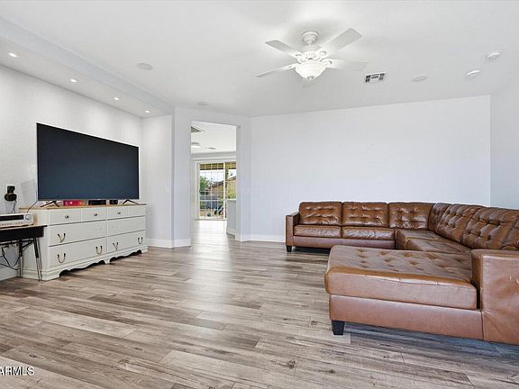 3rd image of 20305 W PEAK VIEW Road