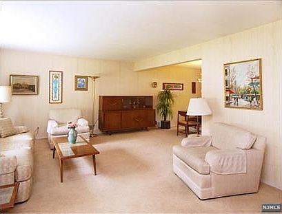 4th image of 307 Webster Dr