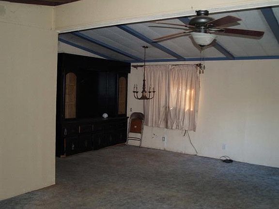 5th image of 15375 Davis Ave