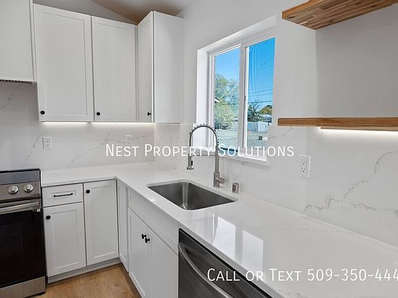 5th image of 914 N Washington Ct