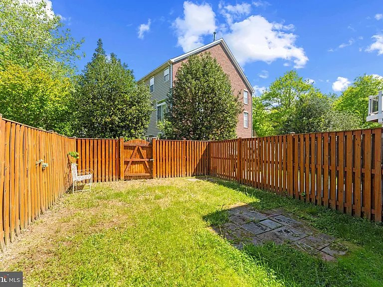 702 Anoosh Ct — Photo 29