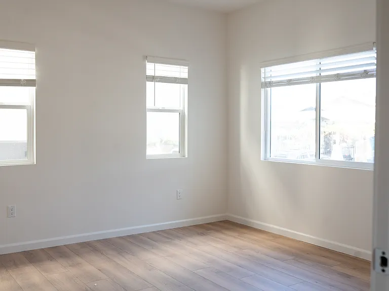 1200 N Hobart Blvd — Photo 9