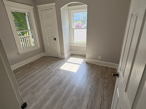 4th image of 55 Plaza Ave #1