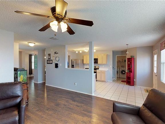 3rd image of 2902 Reata Dr