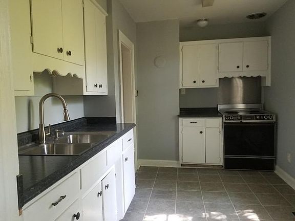 2nd image of 714 Southern St #714