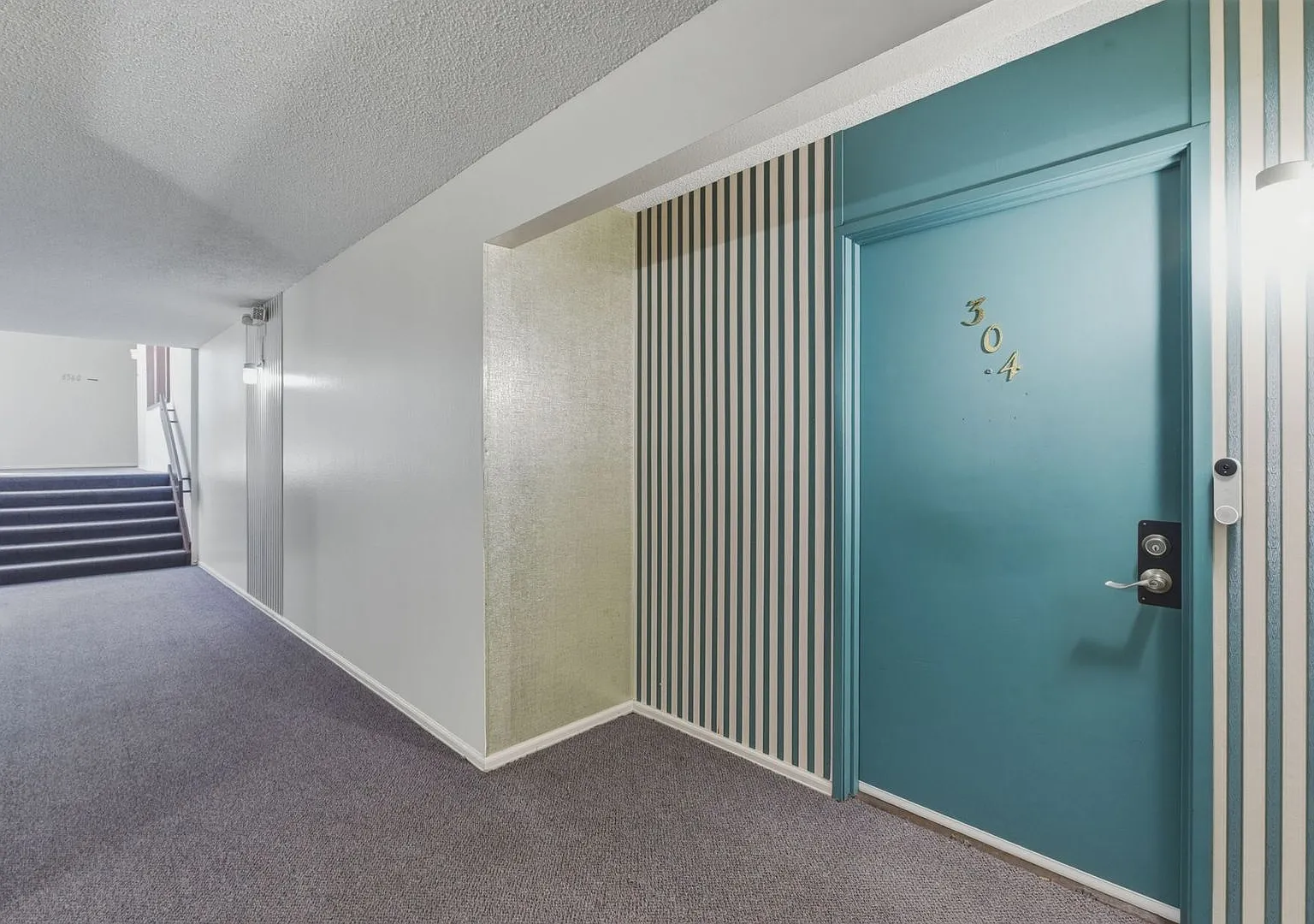 Spacious 3 Bedroom 2 Bathroom Unit — Photo 2