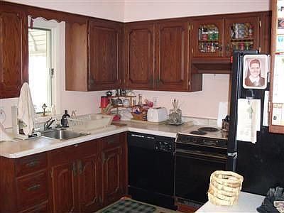 2nd image of 2104 Wyandotte Ave
