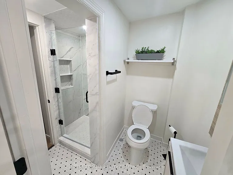 793 Dufferin St #UPPER — Photo 13