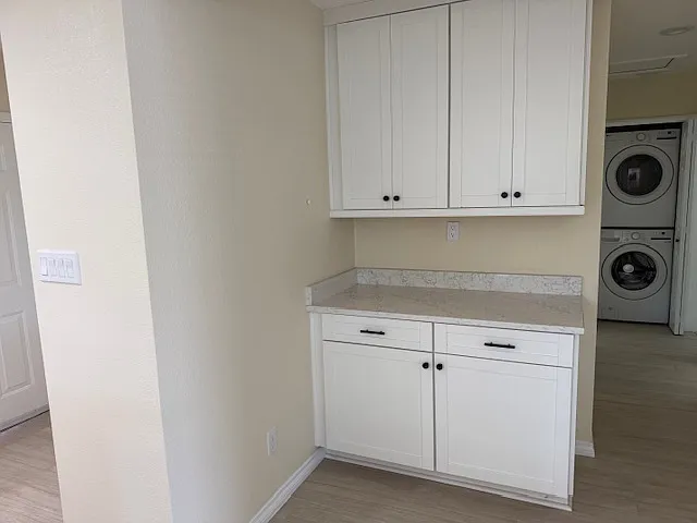 696 Courtland Dr — Photo 9