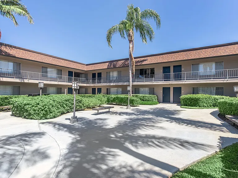 Huntington Highlander Apartment Homes — Photo 4