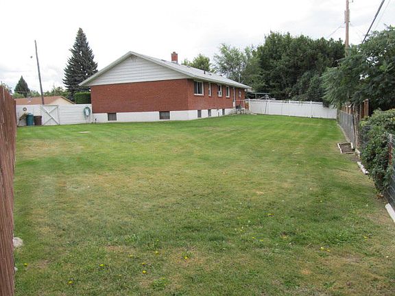 2nd image of 861 Maplewood Dr