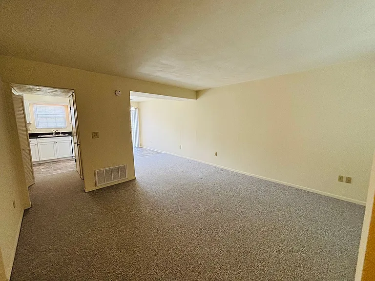 323 New Kent Rd — Photo 4