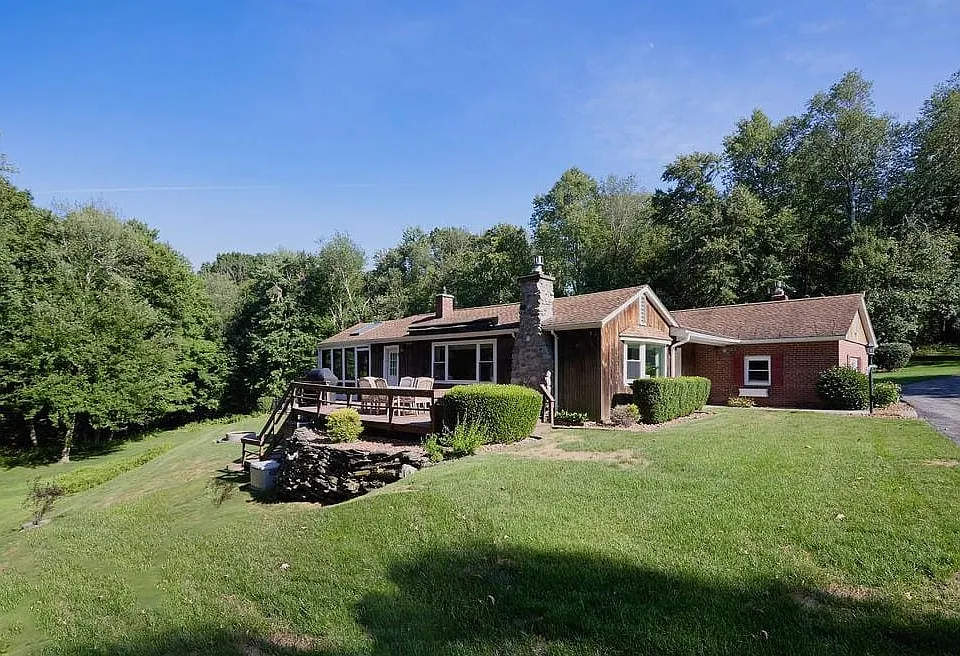 116 School House Ln