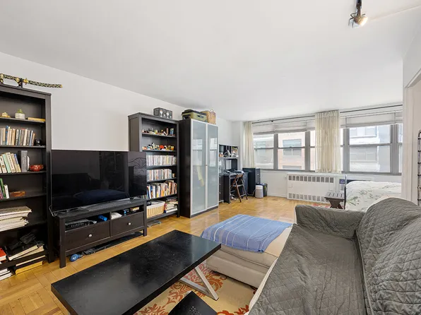 209 East 56th Street image 2 of 8