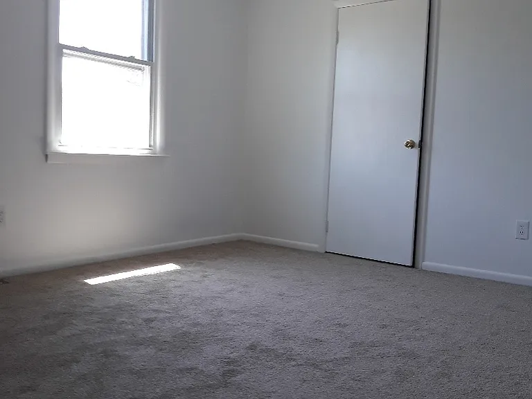 711 E Maple Ave — Photo 8