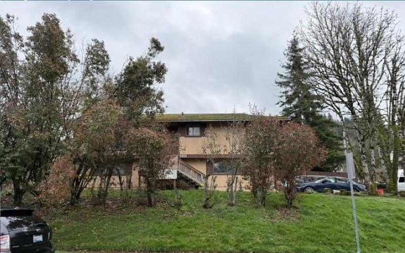1st image of 692 SW 4th St